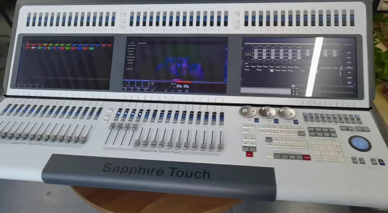 Sapphire Touch Plus  DMX console HS-STPLUS